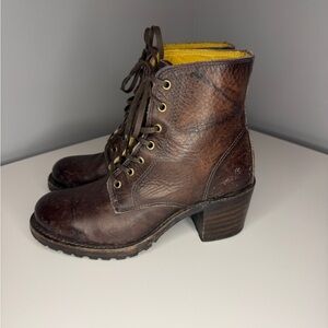 Frye Sabrina 6G lace-up Boots